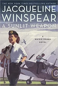 Featured image for Zusammenfassung von „A Sunlit Weapon“ von Jacqueline Winspear