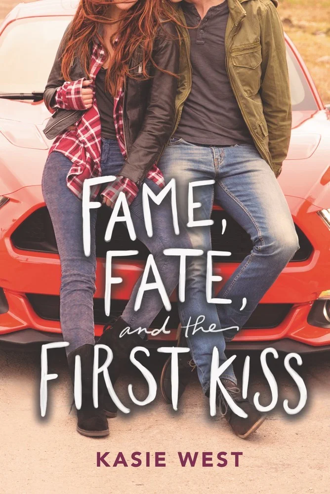 Featured image for Zusammenfassung von 'Fame, Fate, and the First Kiss' von Kasie West