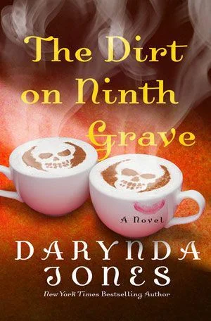 Featured image for Zusammenfassung von 'The Dirt on Ninth Grave' von Darynda Jones