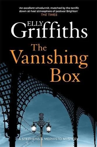 Featured image for "Zusammenfassung von 'The Vanishing Box' von Elly Griffiths"