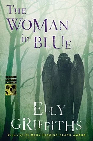 Featured image for Zusammenfassung von "Die Frau in Blau" von Elly Griffiths