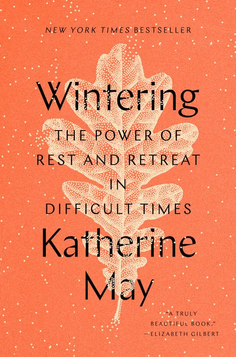 Featured image for Zusammenfassung von 'Wintering: Die Kraft von Ruhe und Rückzug in schwierigen Zeiten' von Katherine May