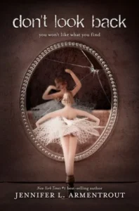 Featured image for Zusammenfassung von „Don't Look Back“ von Jennifer L. Armentrout