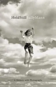 Featured image for Zusammenfassung von „Hold Still: Eine Memoir mit Fotografien“ von Sally Mann