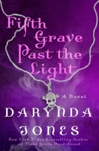 Featured image for Zusammenfassung von "Fifth Grave Past the Light" von Darynda Jones