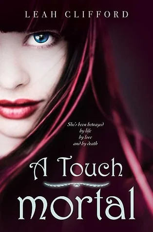 Featured image for Zusammenfassung von 'A Touch Mortal' von Leah Clifford