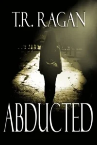 Featured image for Zusammenfassung von 'Abducted' von T.R. Ragan