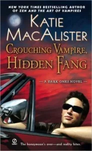 Featured image for Zusammenfassung von 'Crouching Vampire, Hidden Fang' von Katie MacAlister