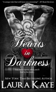 Featured image for „Zusammenfassung von ‚Hearts in Darkness‘ von Laura Kaye“