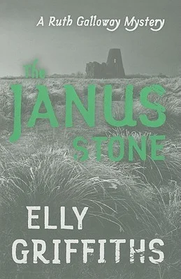 Featured image for Zusammenfassung von 'Der Janusstein' von Elly Griffiths