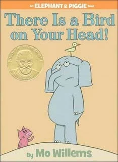 Featured image for Zusammenfassung von „Da sitzt ein Vogel auf deinem Kopf!“ von Mo Willems