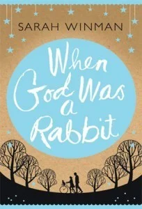 Featured image for Zusammenfassung von 'Als Gott ein Kaninchen war' von Sarah Winman